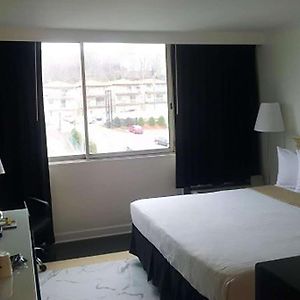 Ramada By Wyndham North Bergen